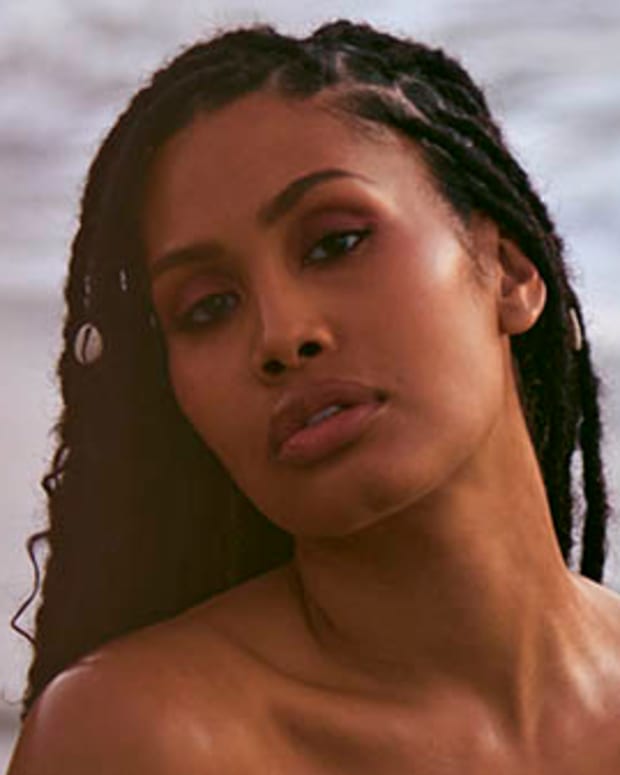 SI2022_Dominica_Leyna_Bloom_SHOT_12_081_GI